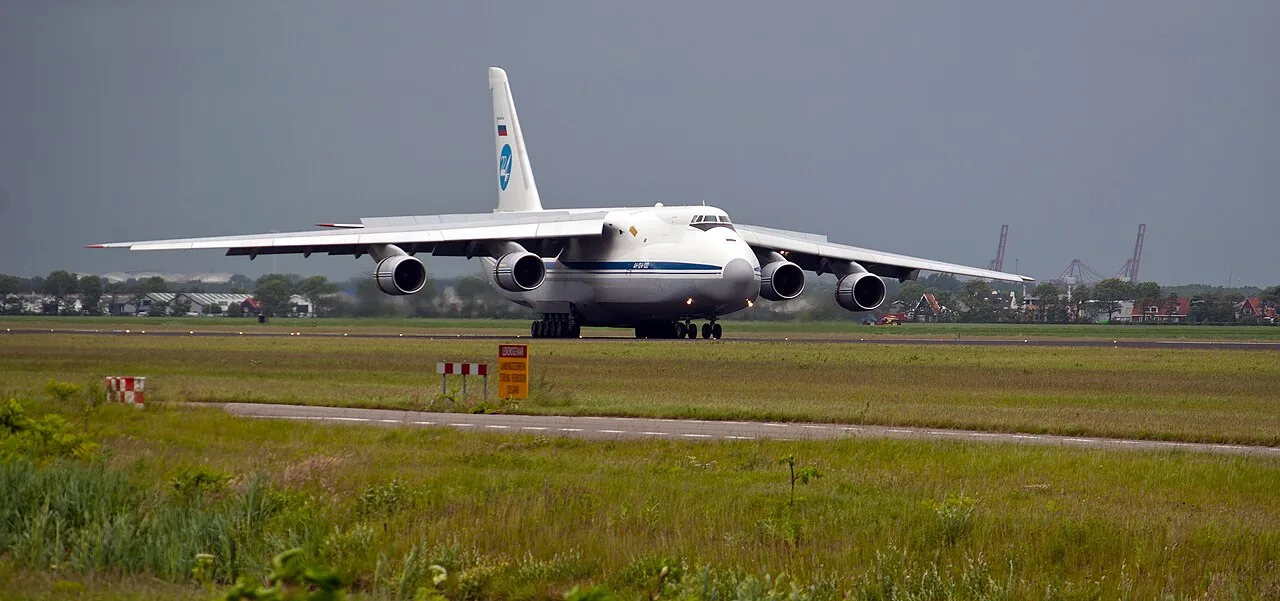 Schiphol, Polderbaan, Antonov