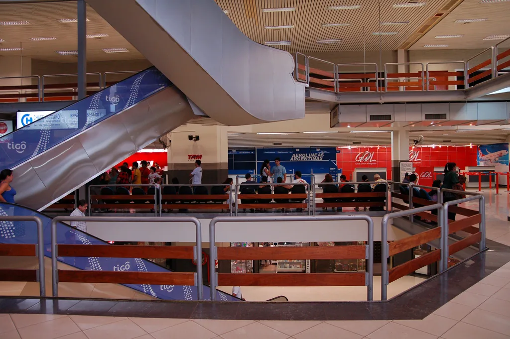 Interior del Aeropuerto Silvio Pettirossi de Luque - Gran Asunción
