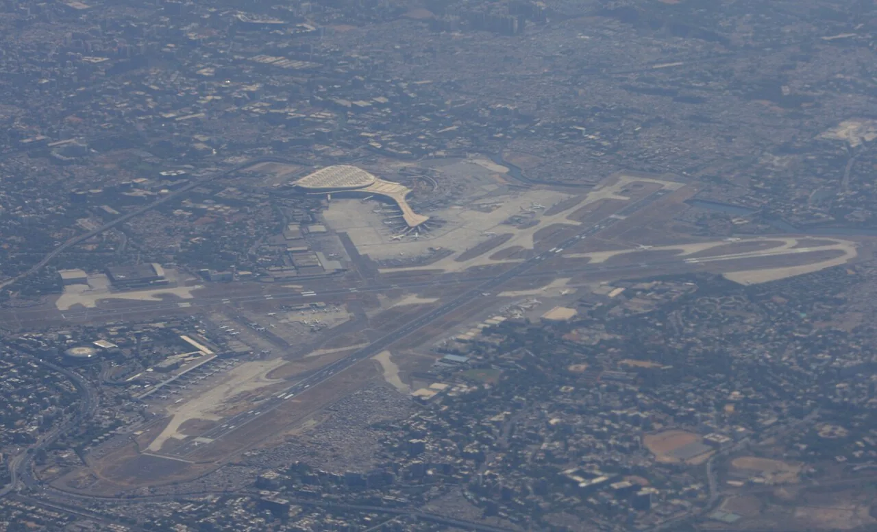 photo taken from G-STBA Boeing 777-336ER (cn 40542/879)) British Airways, BA199, April 12 2014.