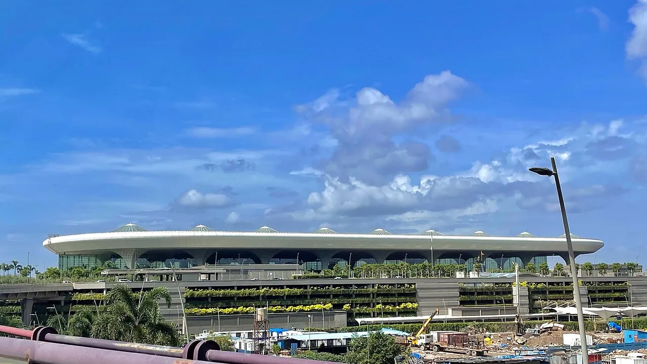 Terminal 2 of Chhatrapati Shivaji Maharaj International Airport, Mumbai as seen from Sahar Elevated Road (Landside)