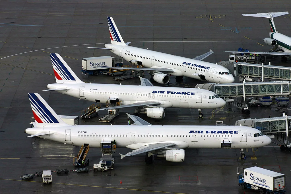 Airbus stationnés au terminal 2F