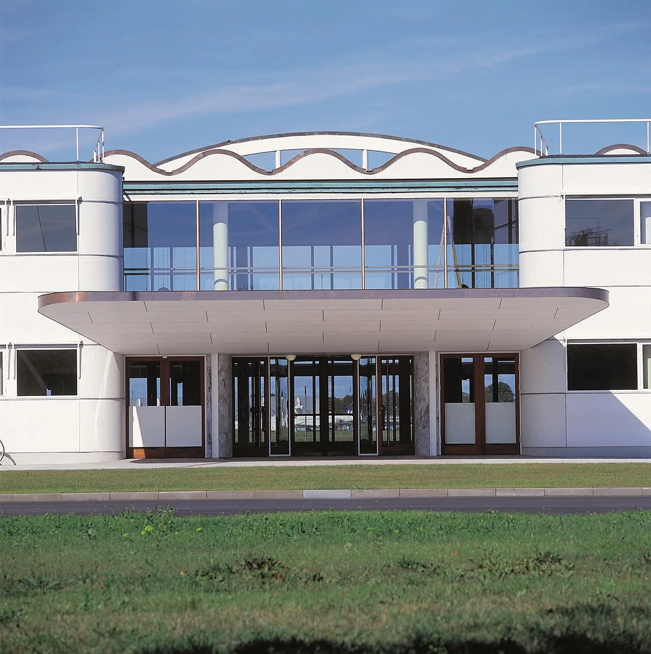 Vilhelm Lauritzen Airport Terminal, Copenhagen by Project Leader: Vilhelm Lauritzen A/S, Professional Adviser - European Heritage Awards Archive, Austria - Public Domain. https://www.europeana.eu/item/945/EHA_EUROPEANHER