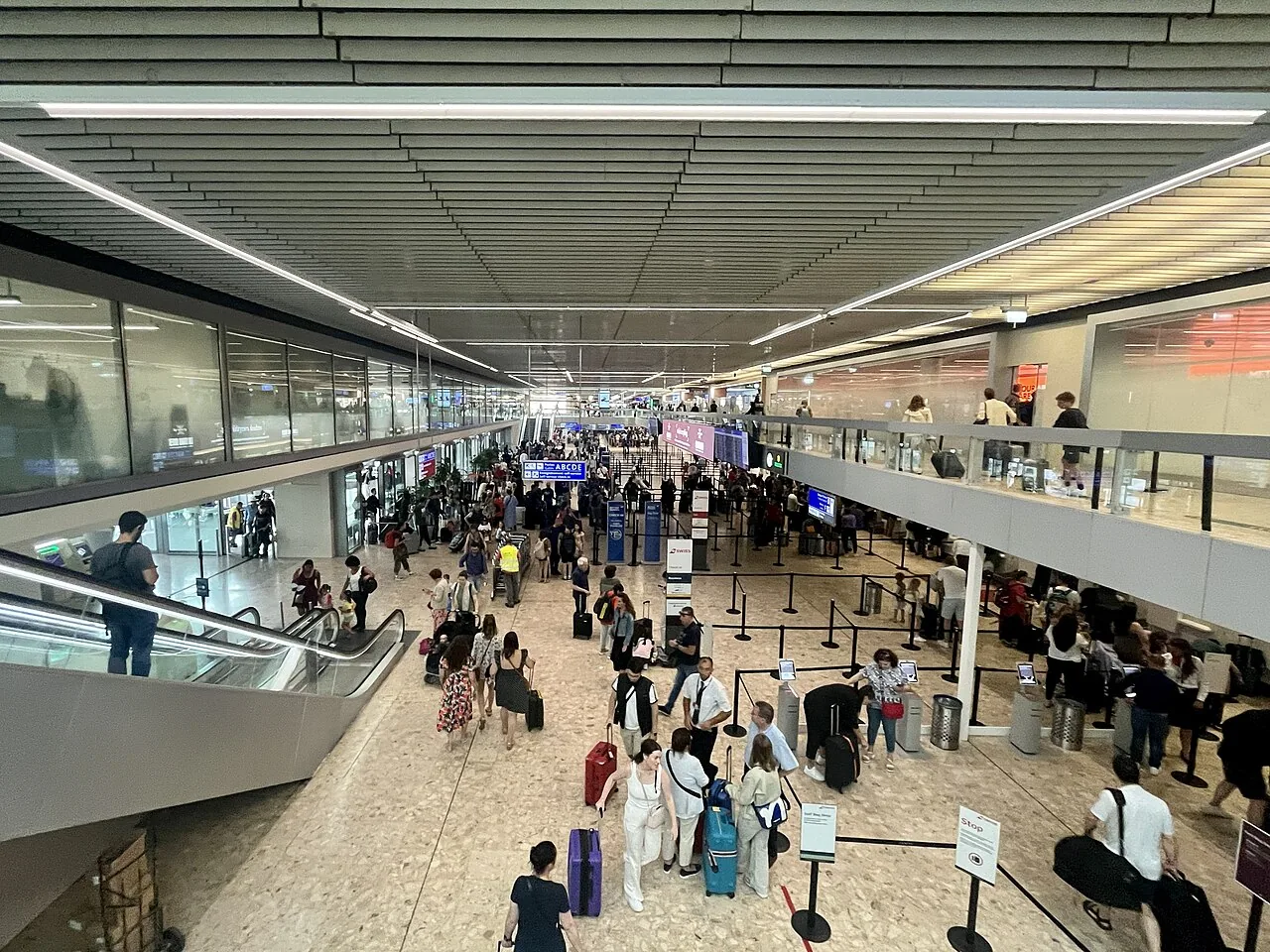 Lobby Geneva International Airport (July 2023).