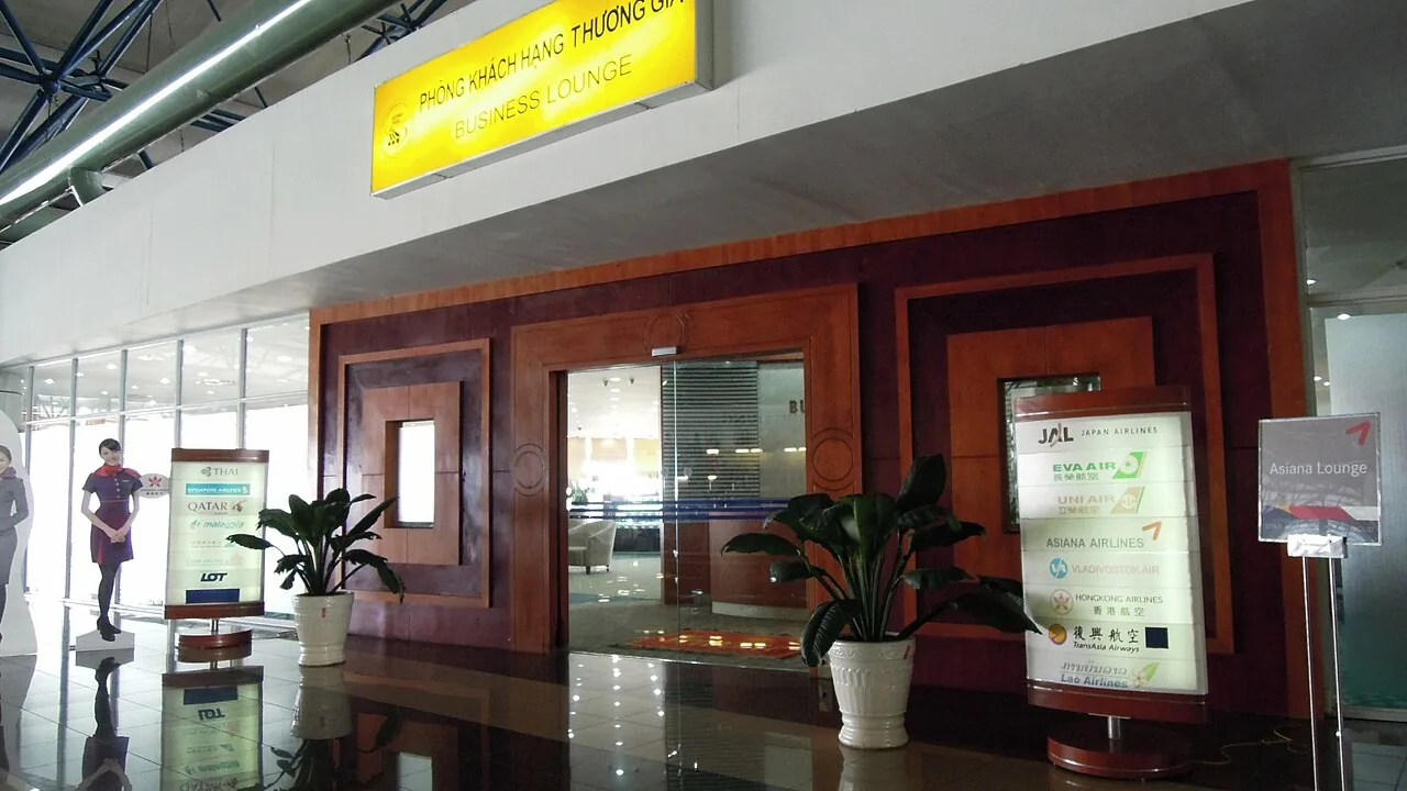 <a href=" http://en.wikipedia.org/wiki/Noi_Bai " target="_blank" rel="nofollow">Nội Bài International Airport</a> (IATA: HAN, ICAO: VVNB) in <a href=" http://en.wikipedia.org/wiki/Hanoi " target="_blank" rel="nofollow">H