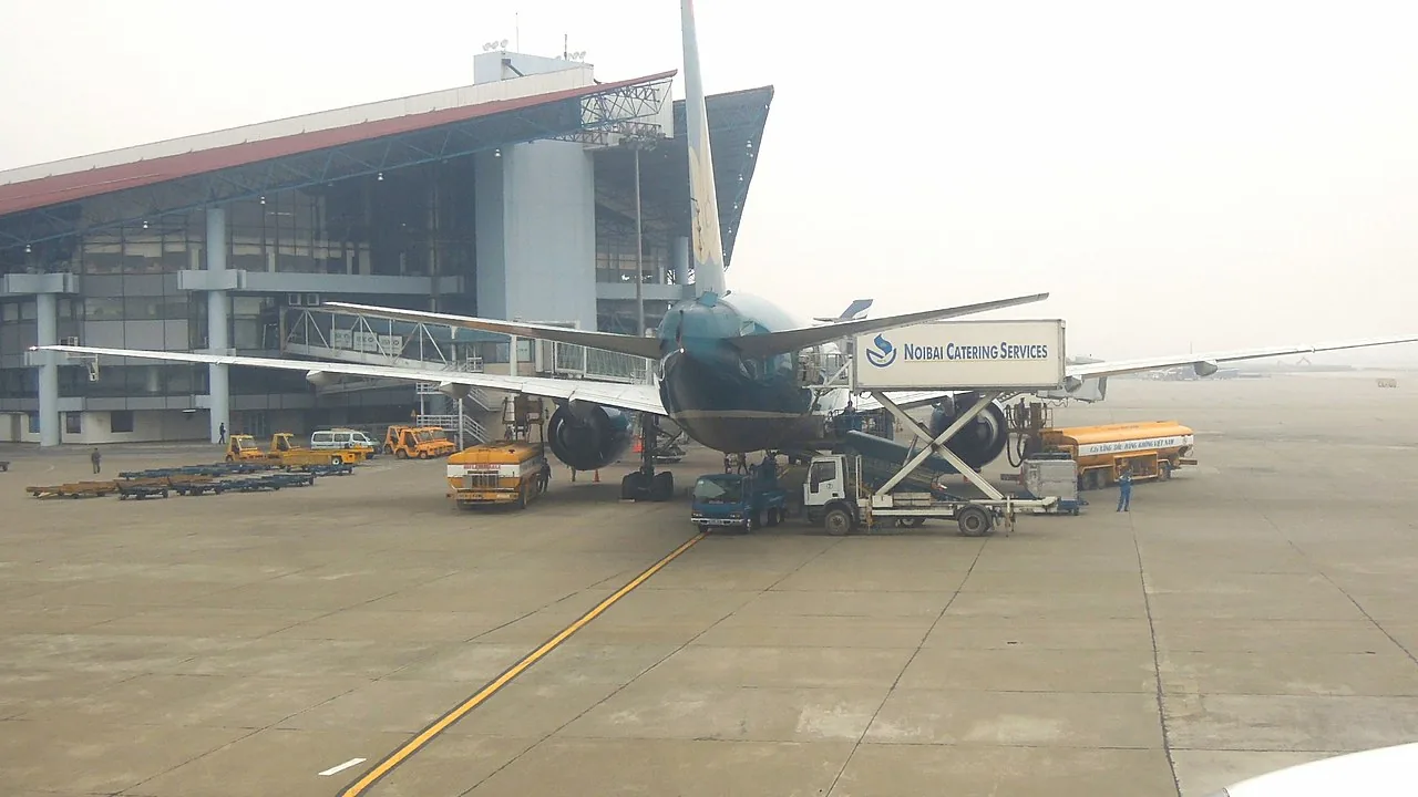 <a href=" http://en.wikipedia.org/wiki/Noi_Bai " target="_blank" rel="nofollow">Nội Bài International Airport</a> (IATA: HAN, ICAO: VVNB) in <a href=" http://en.wikipedia.org/wiki/Hanoi " target="_blank" rel="nofollow">H