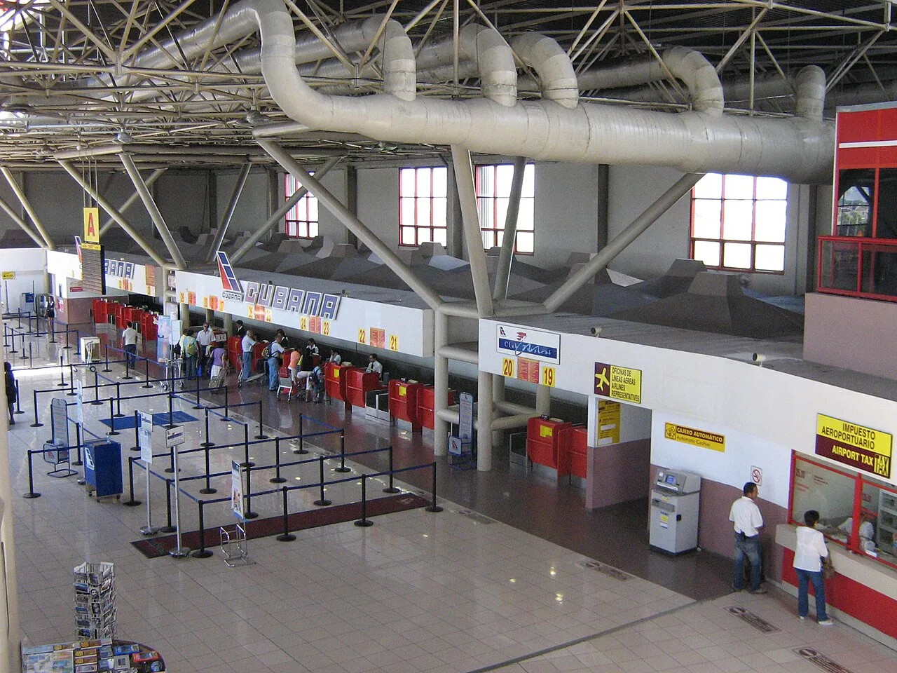 Mostradores de facturacion de Cubana de aviacion en la T3 del Aeropuerto de La Habana