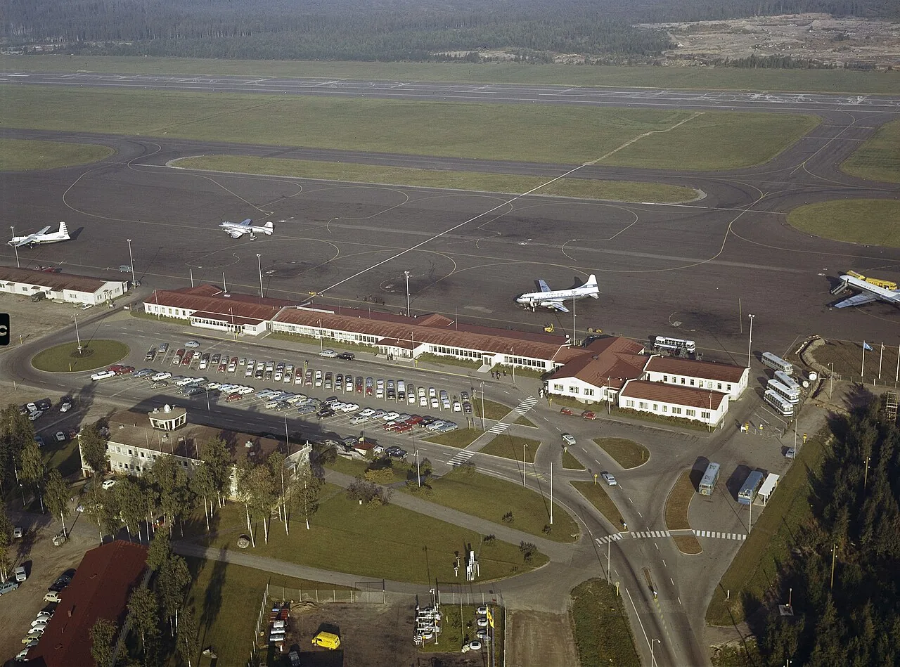 Aerial photograph of the original terminal of Helsinki Airport