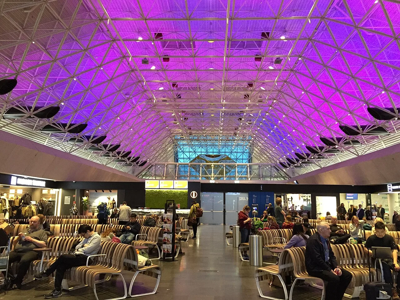 Main waiting area of Keflavík International Airport in 2018