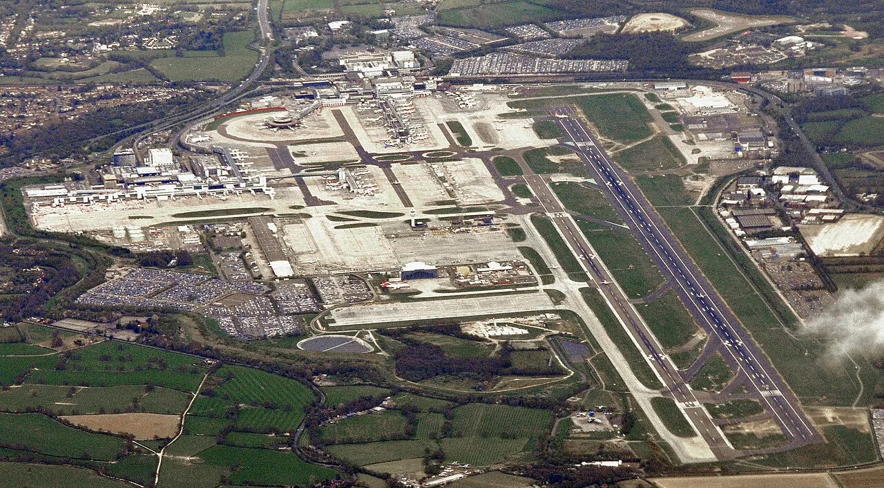 Gatwick Airport, south of London, is Britains' second busiest airport, after Heathrow. Until 2017 it was also the busiest single-runway airport in the world. You may notice in my picture a second runway/taxiway. It can, 