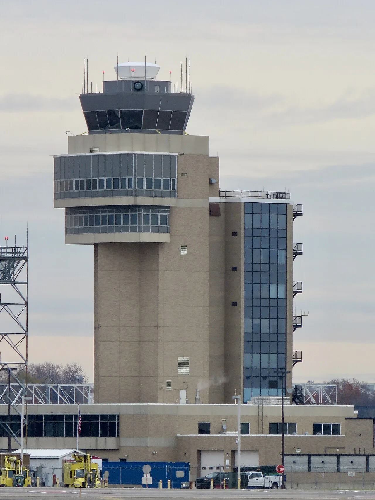 Control Tower of Minneapolis-St. Paul International Airport.