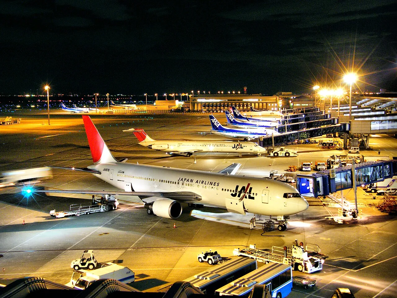 JAL and ANA operations at Chubu International Airport, Japan