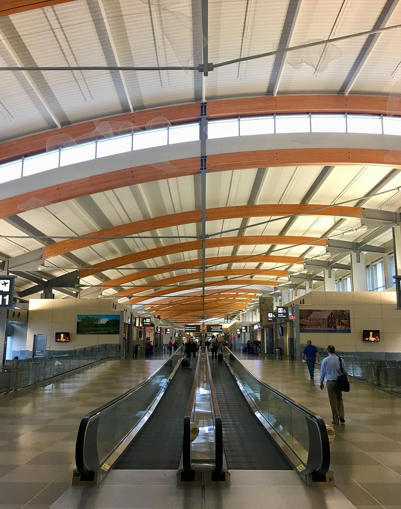 RDU terminal 2 concourse interior