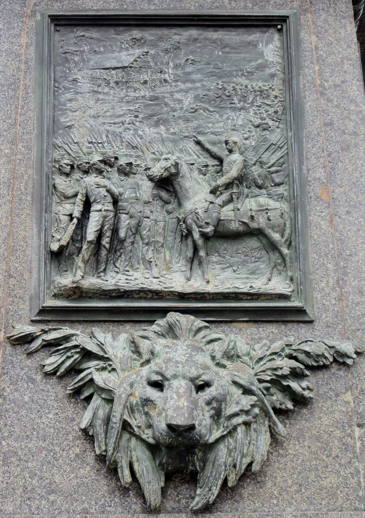Bajorrelieve en estatua de Juan Santamaía, Alajuela, Costa Rica