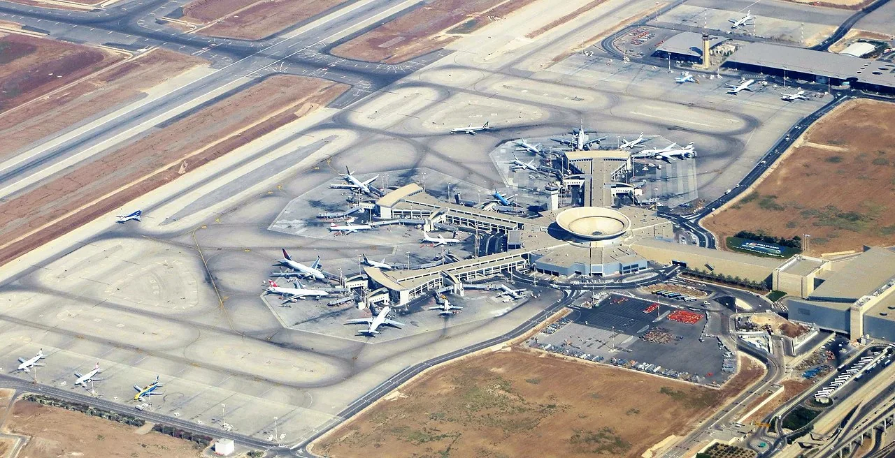 Overflying Ben Gurion Airport